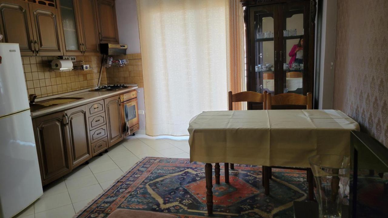Charming Apartment Lushnjë Dış mekan fotoğraf