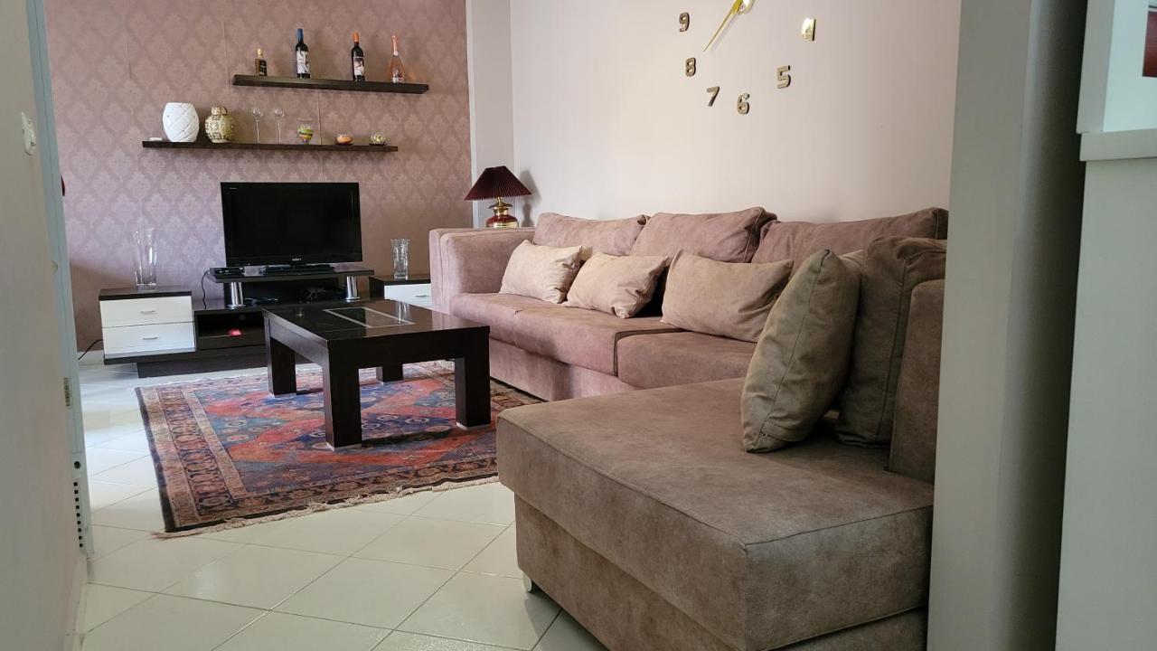 Charming Apartment Lushnjë Dış mekan fotoğraf