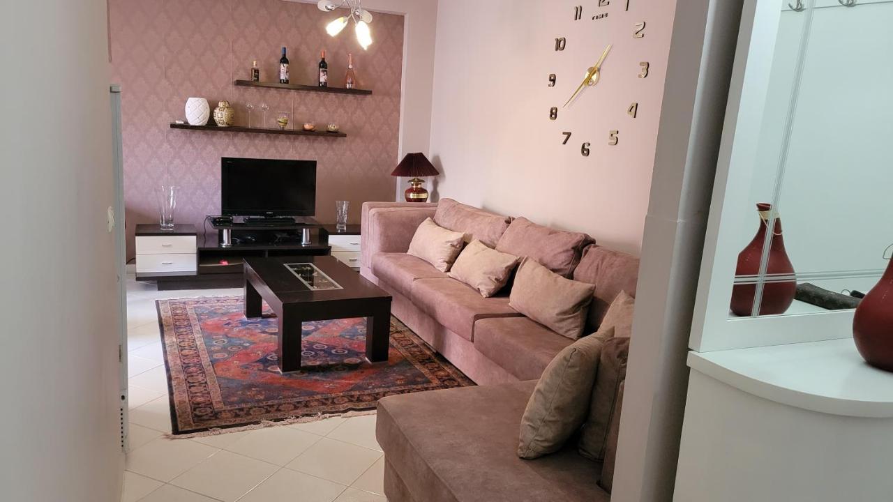 Charming Apartment Lushnjë Dış mekan fotoğraf