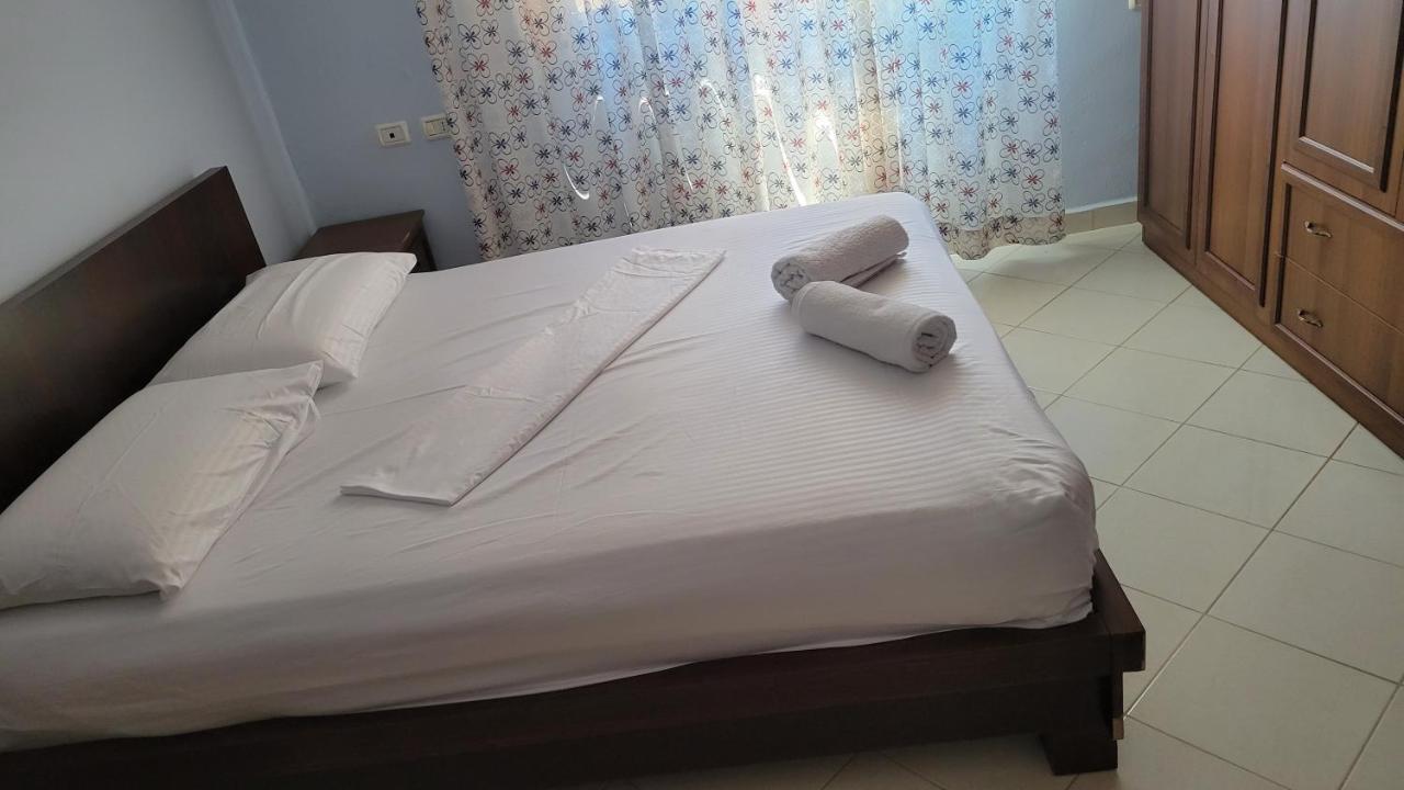 Charming Apartment Lushnjë Dış mekan fotoğraf