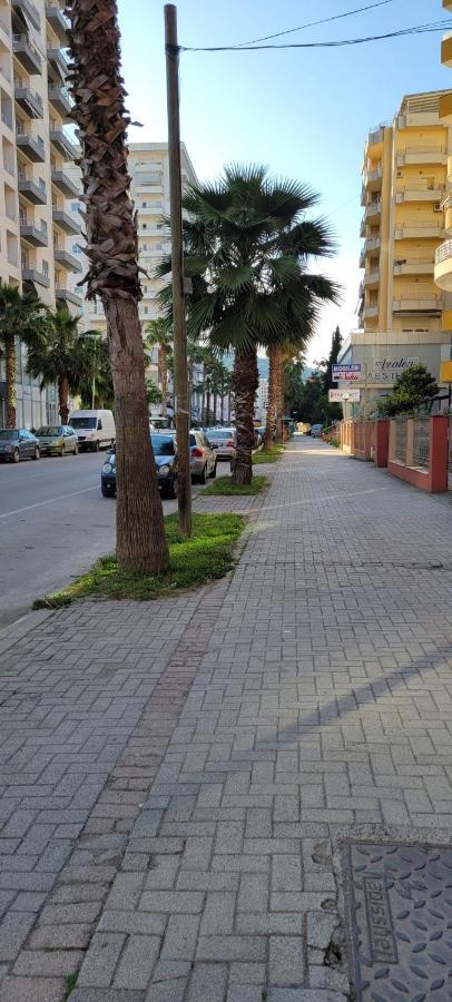 Charming Apartment Lushnjë Dış mekan fotoğraf