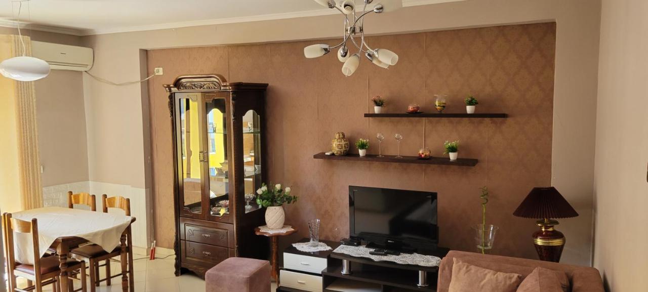Charming Apartment Lushnjë Dış mekan fotoğraf