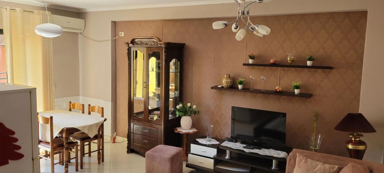 Charming Apartment Lushnjë Dış mekan fotoğraf