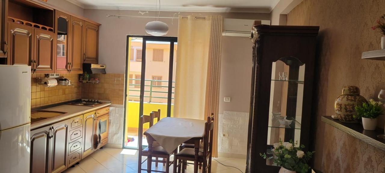 Charming Apartment Lushnjë Dış mekan fotoğraf